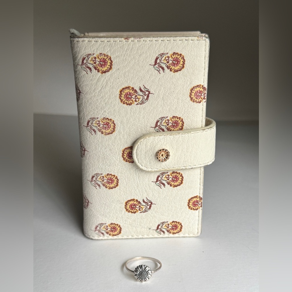 Lauren Conrad Floral Sunflower Wallet Plus Sunflower Ring